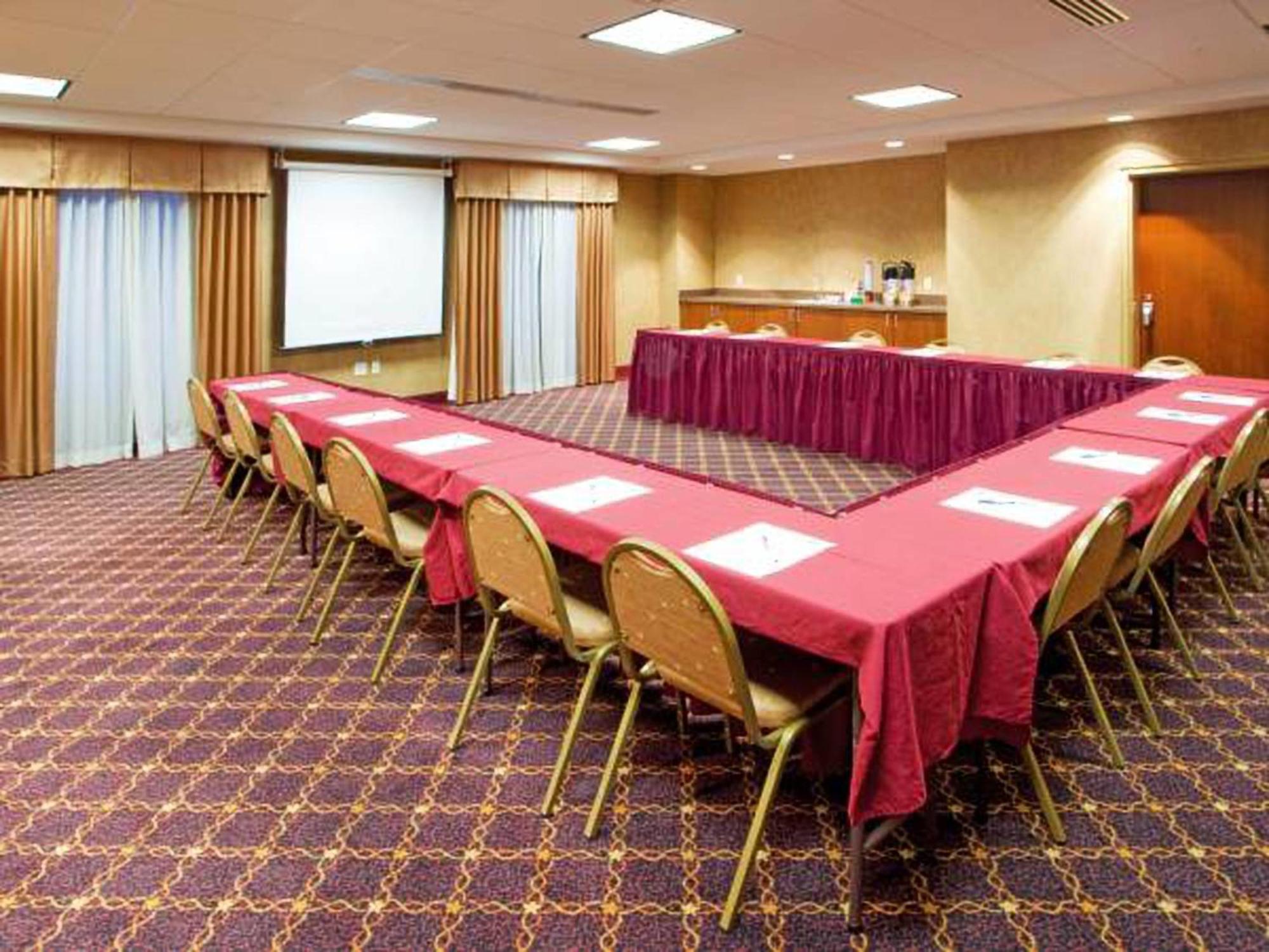 Holiday Inn Express Hotel & Suites Hagerstown By Ihg Exterior foto